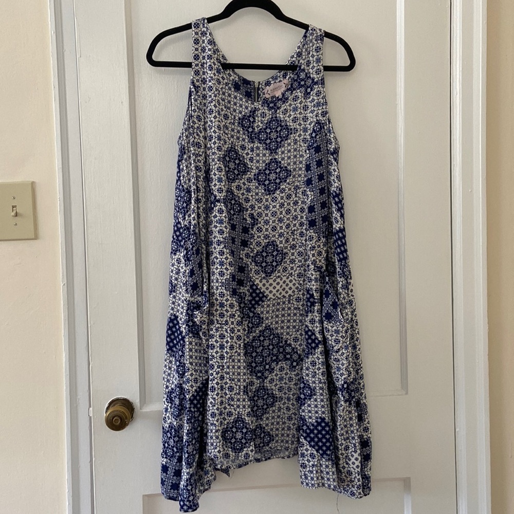 Flowy blue and white dress with pockets